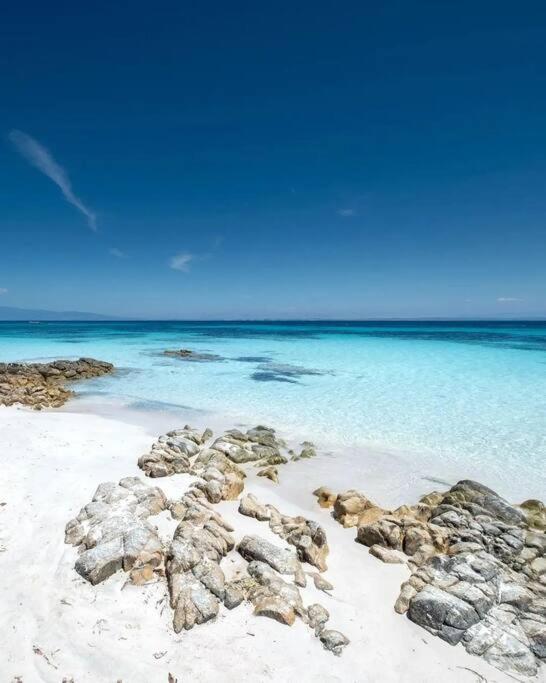 Casa Sul Mare A Putzu Idu - Grazie Di Esistere Villa Bagian luar foto